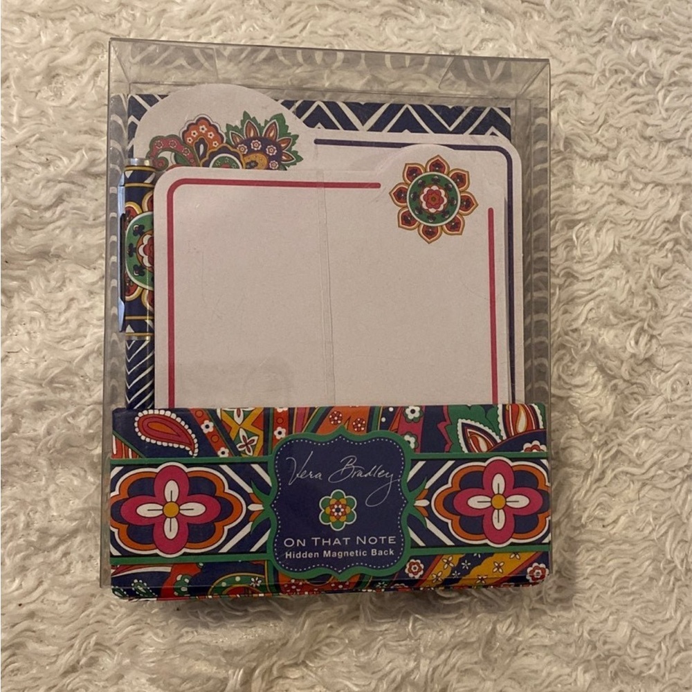 NWT Vera Bradley on that note in Venetian paisley